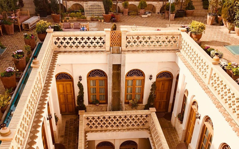 اقامتگاه قصر منشی اصفهان